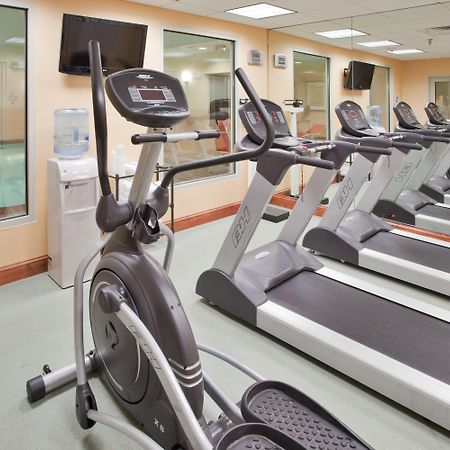 Holiday Inn Express Hotel & Suites Fredericksburg By Ihg Екстериор снимка