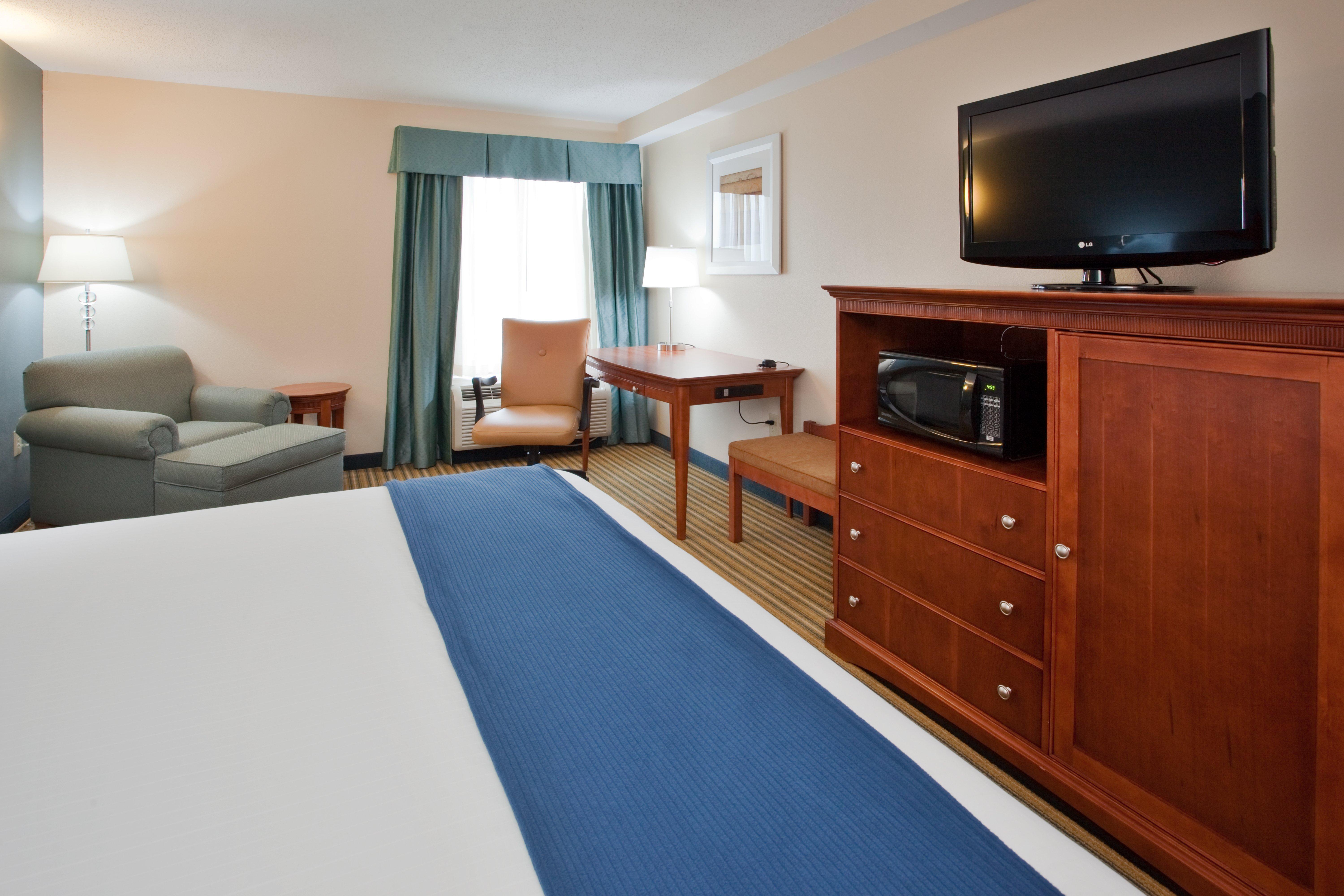 Holiday Inn Express Hotel & Suites Fredericksburg By Ihg Екстериор снимка