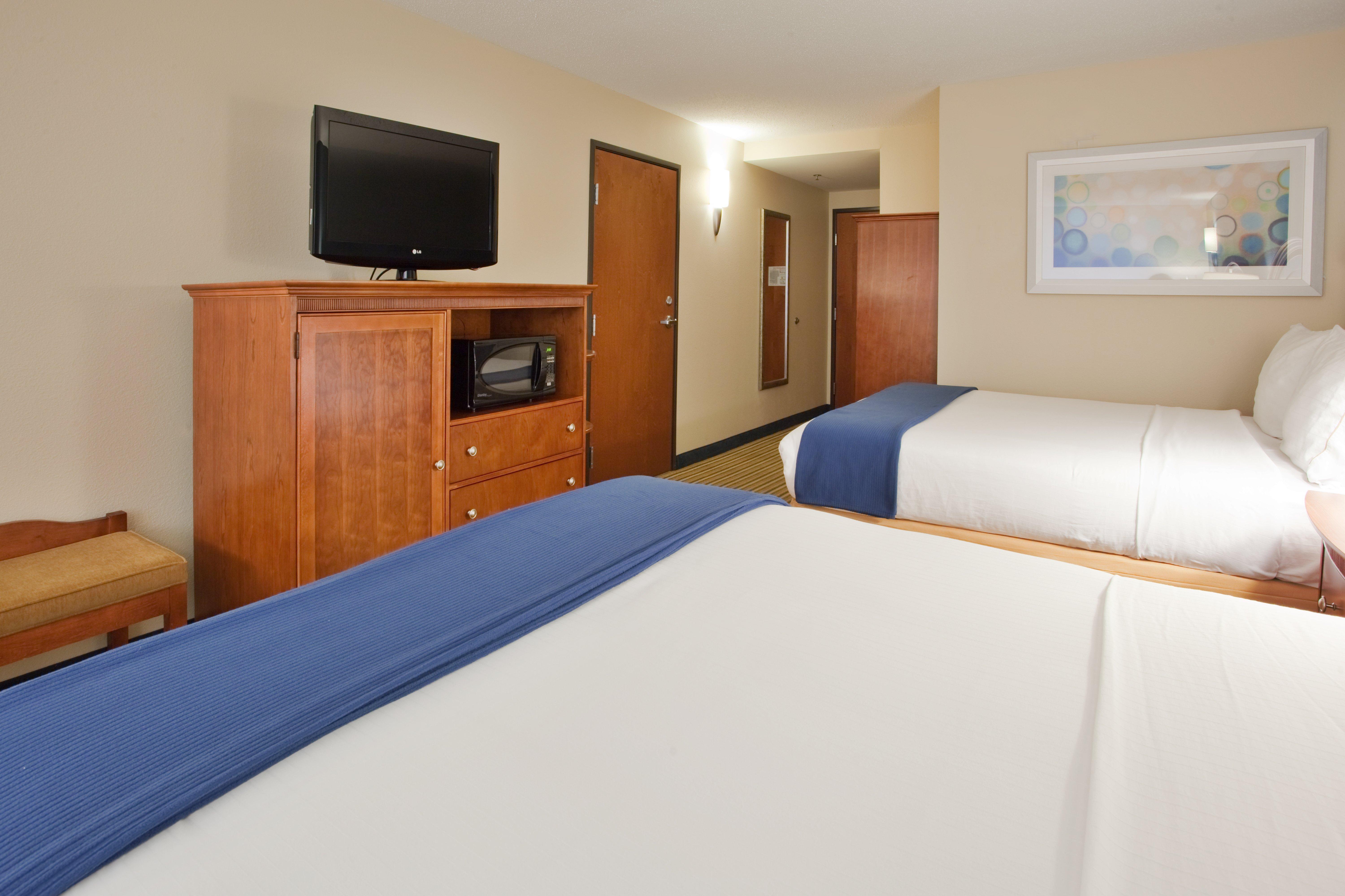 Holiday Inn Express Hotel & Suites Fredericksburg By Ihg Екстериор снимка