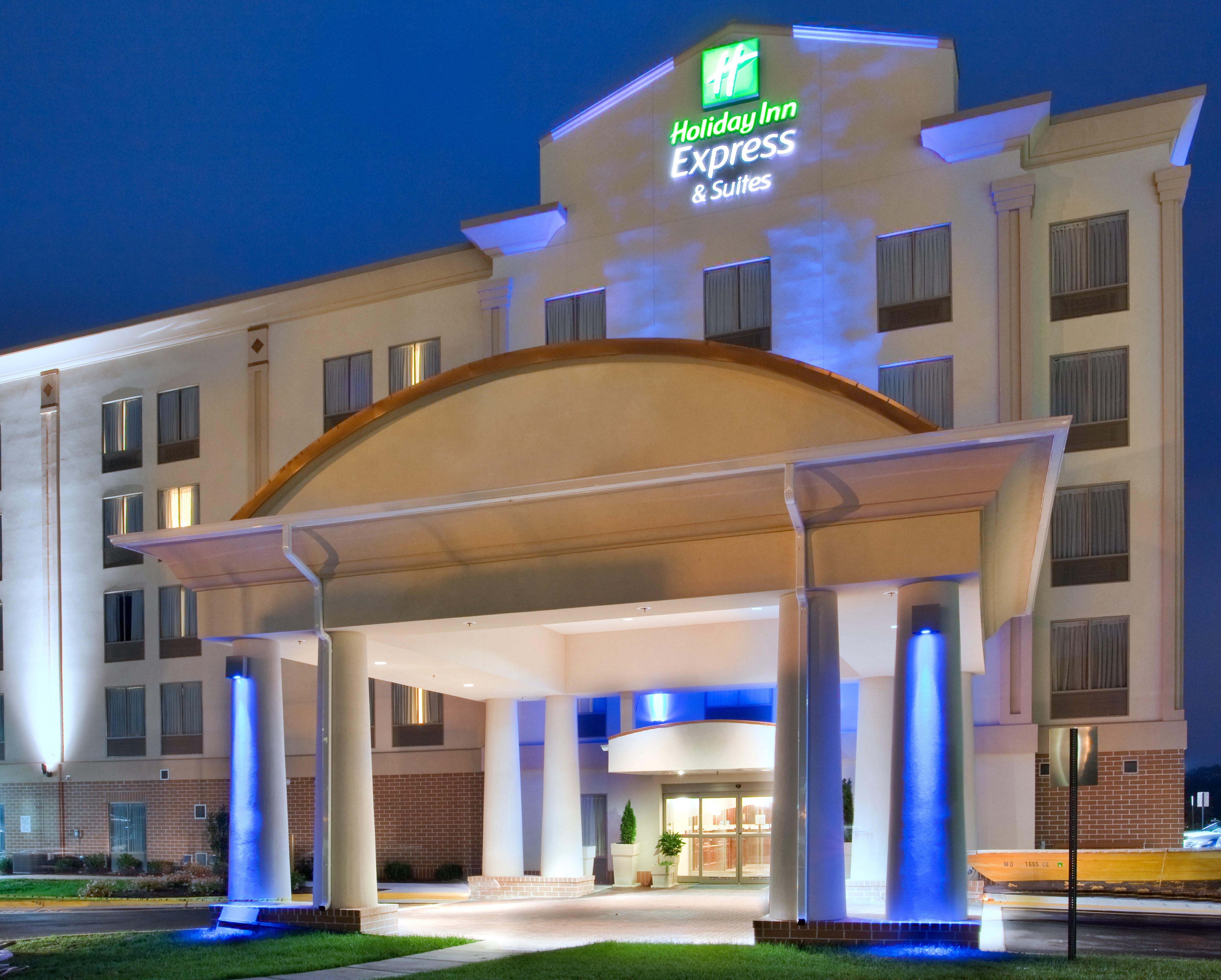 Holiday Inn Express Hotel & Suites Fredericksburg By Ihg Екстериор снимка