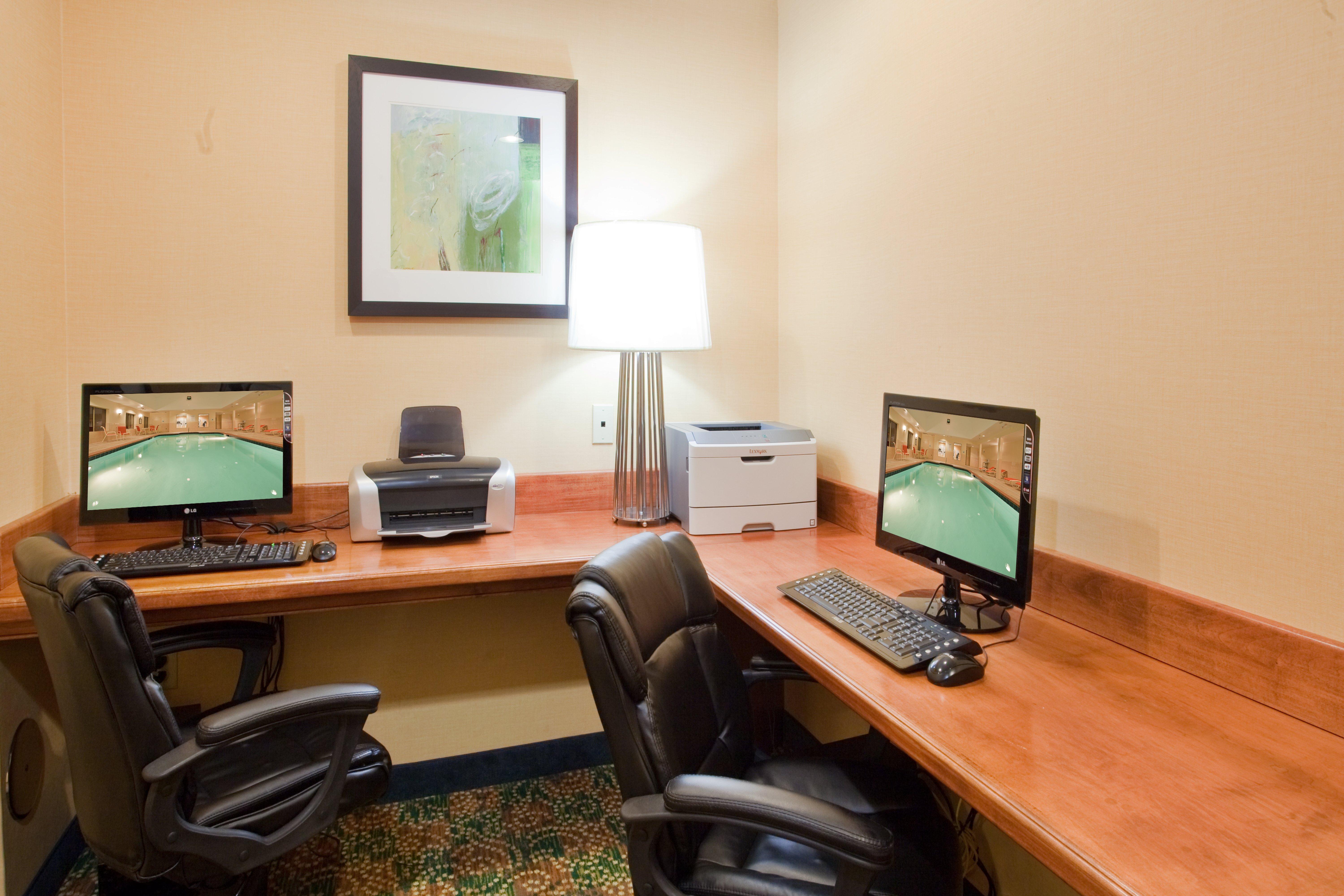 Holiday Inn Express Hotel & Suites Fredericksburg By Ihg Екстериор снимка
