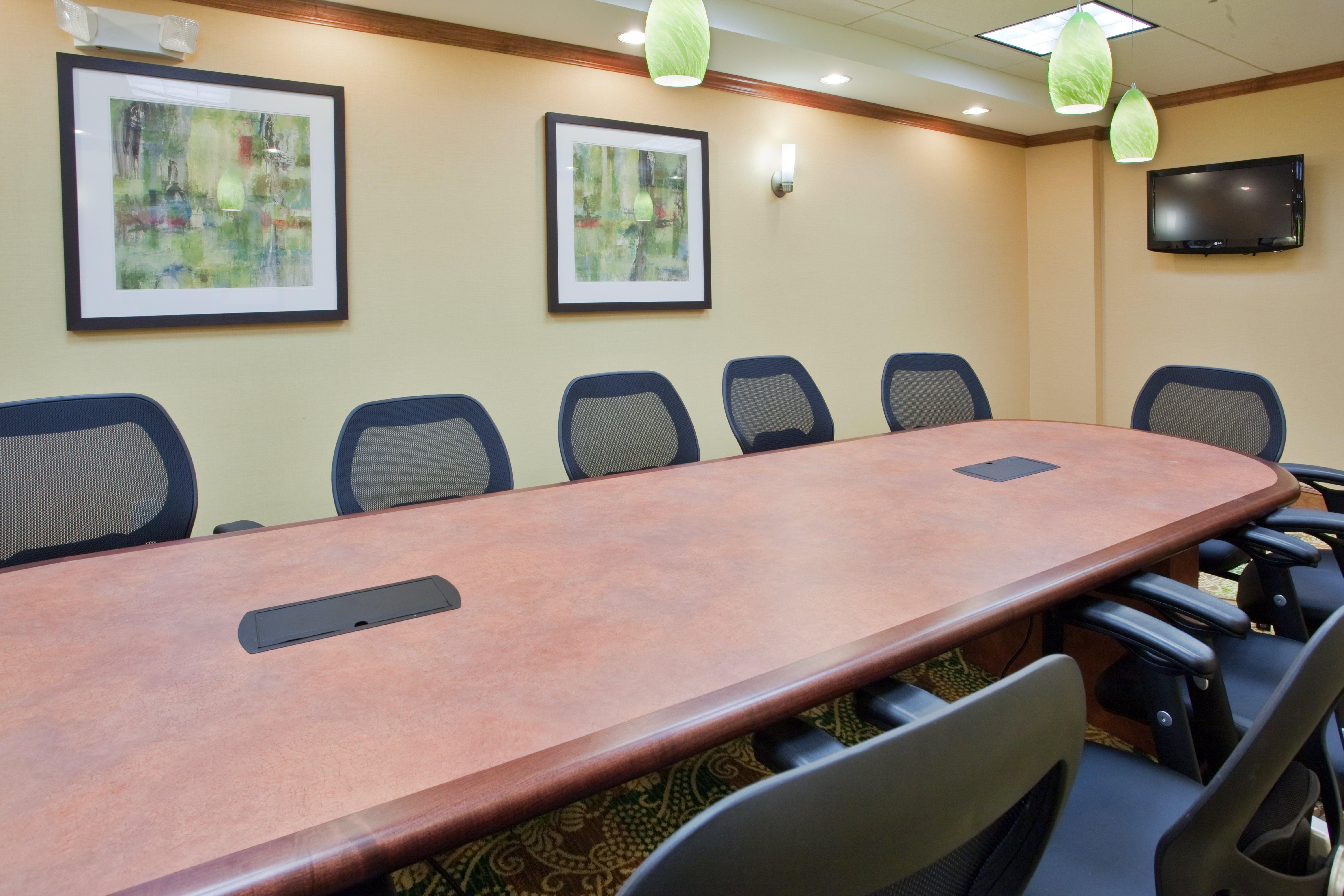 Holiday Inn Express Hotel & Suites Fredericksburg By Ihg Екстериор снимка