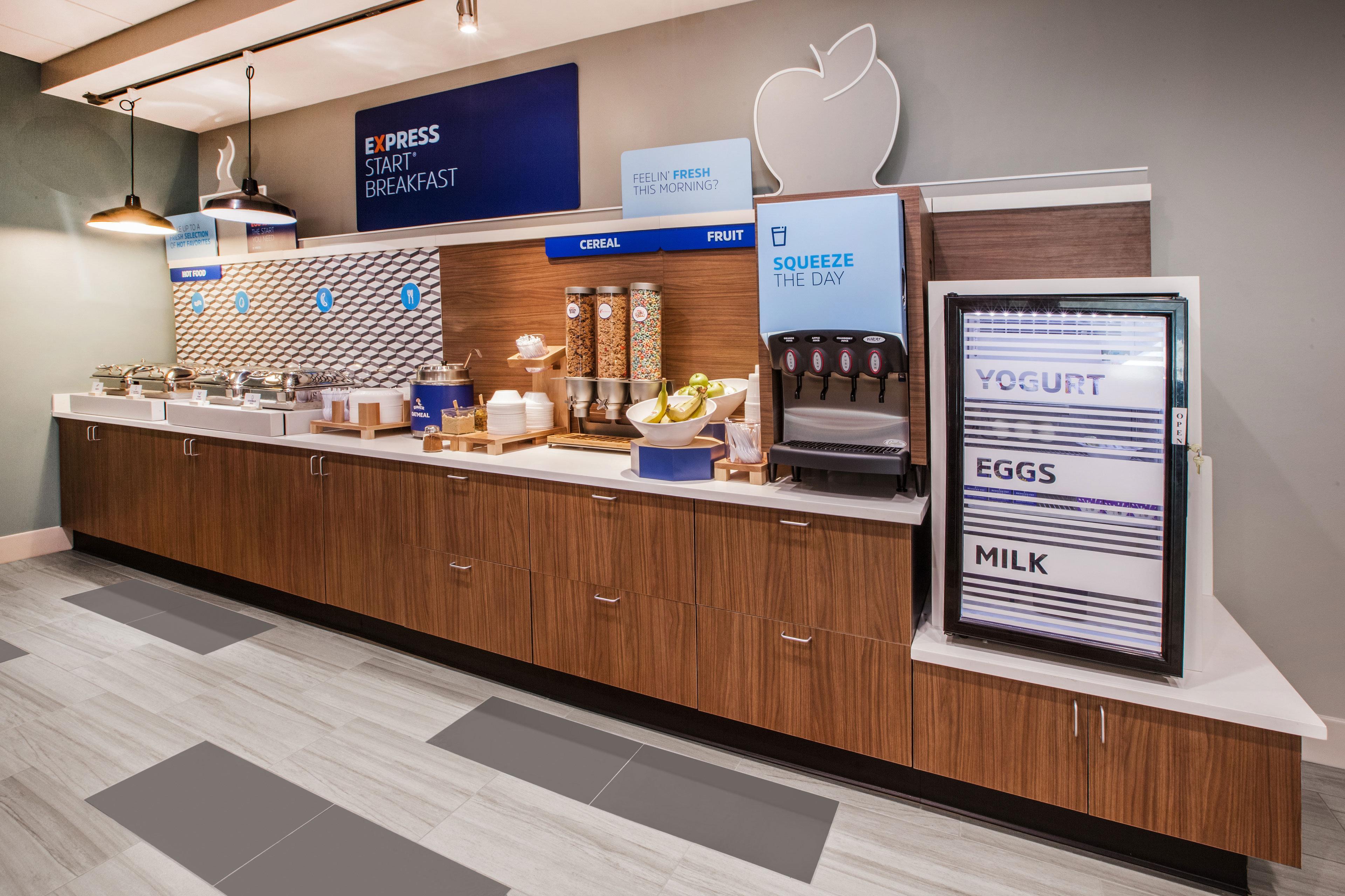 Holiday Inn Express Hotel & Suites Fredericksburg By Ihg Екстериор снимка