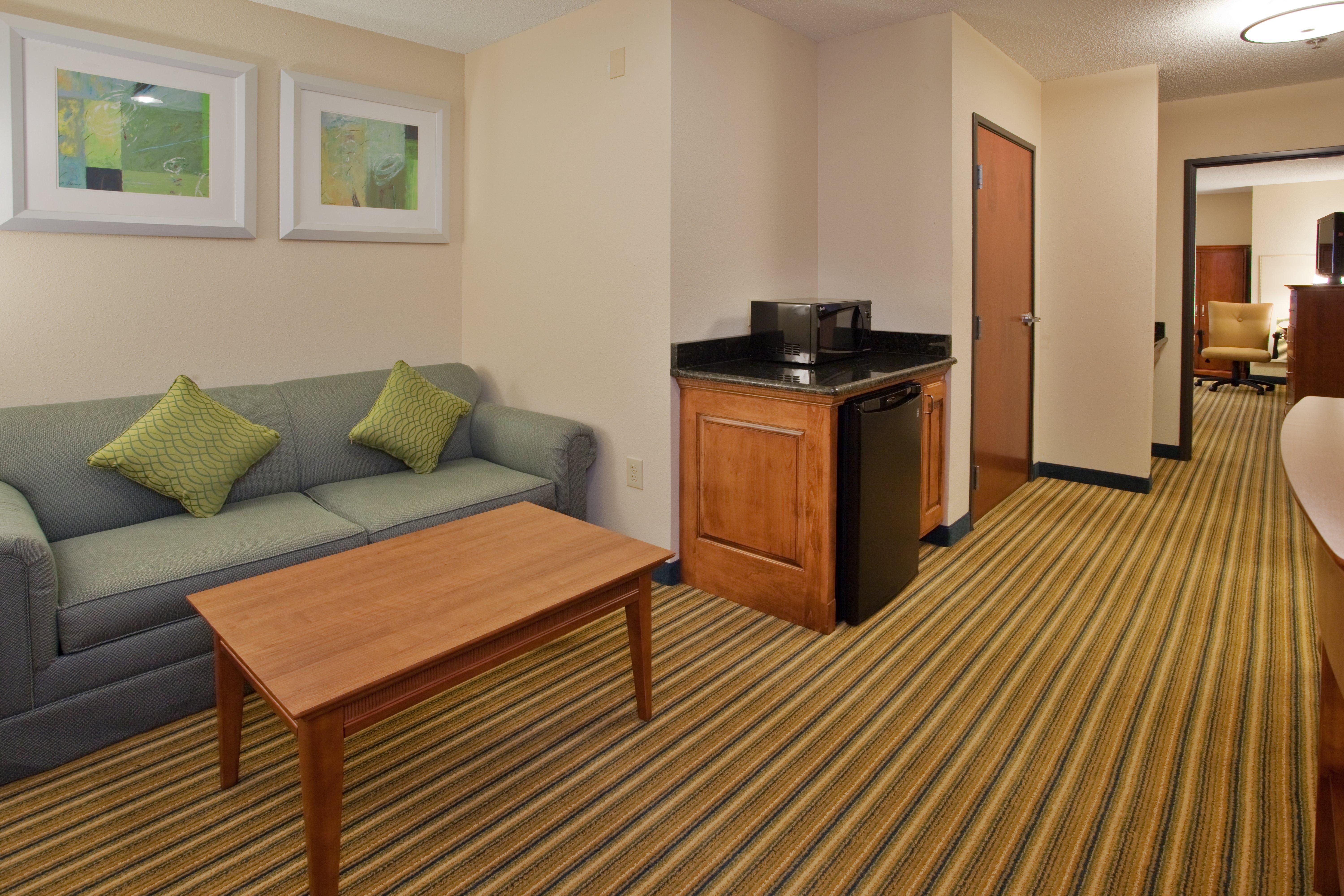 Holiday Inn Express Hotel & Suites Fredericksburg By Ihg Екстериор снимка