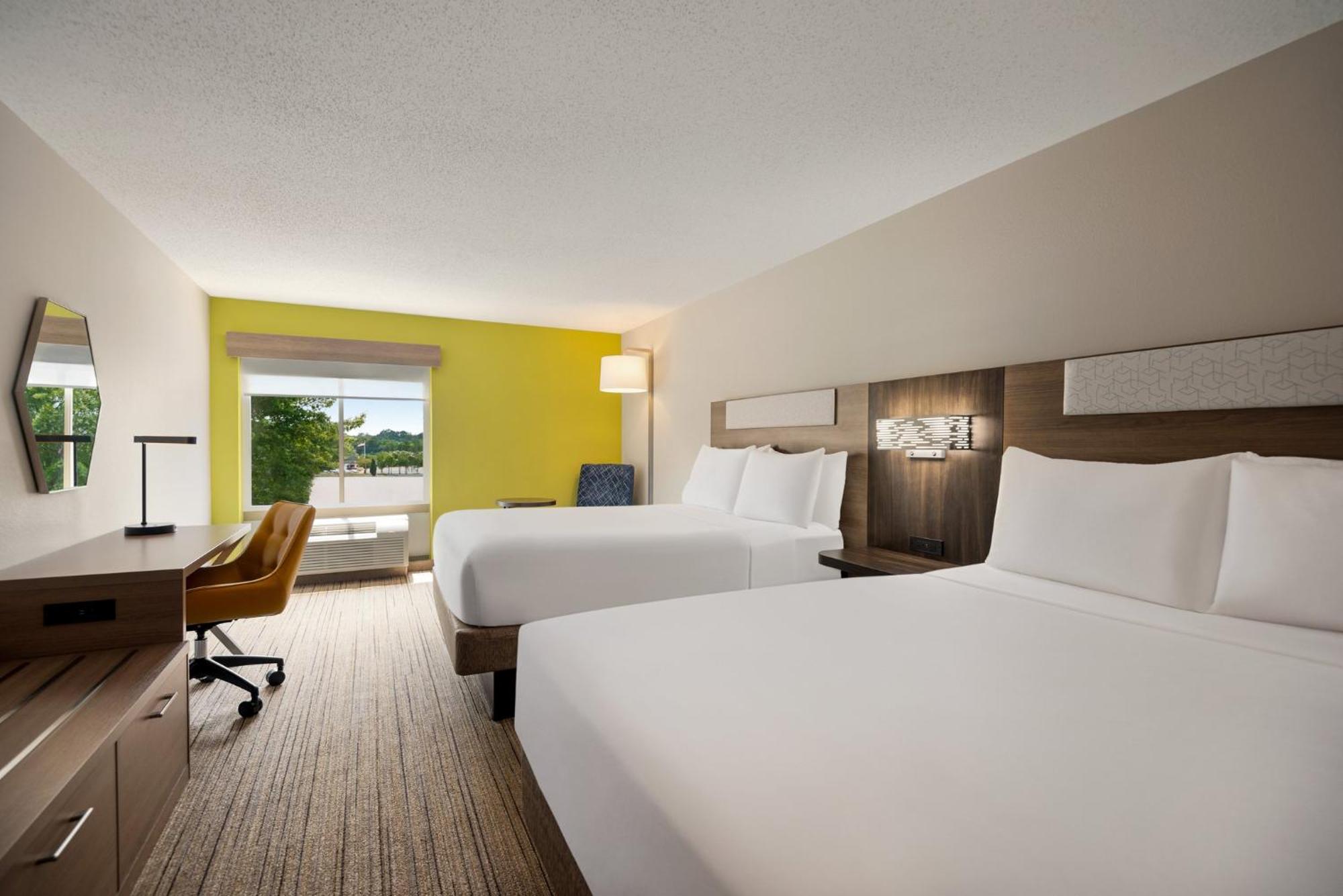 Holiday Inn Express Hotel & Suites Fredericksburg By Ihg Екстериор снимка