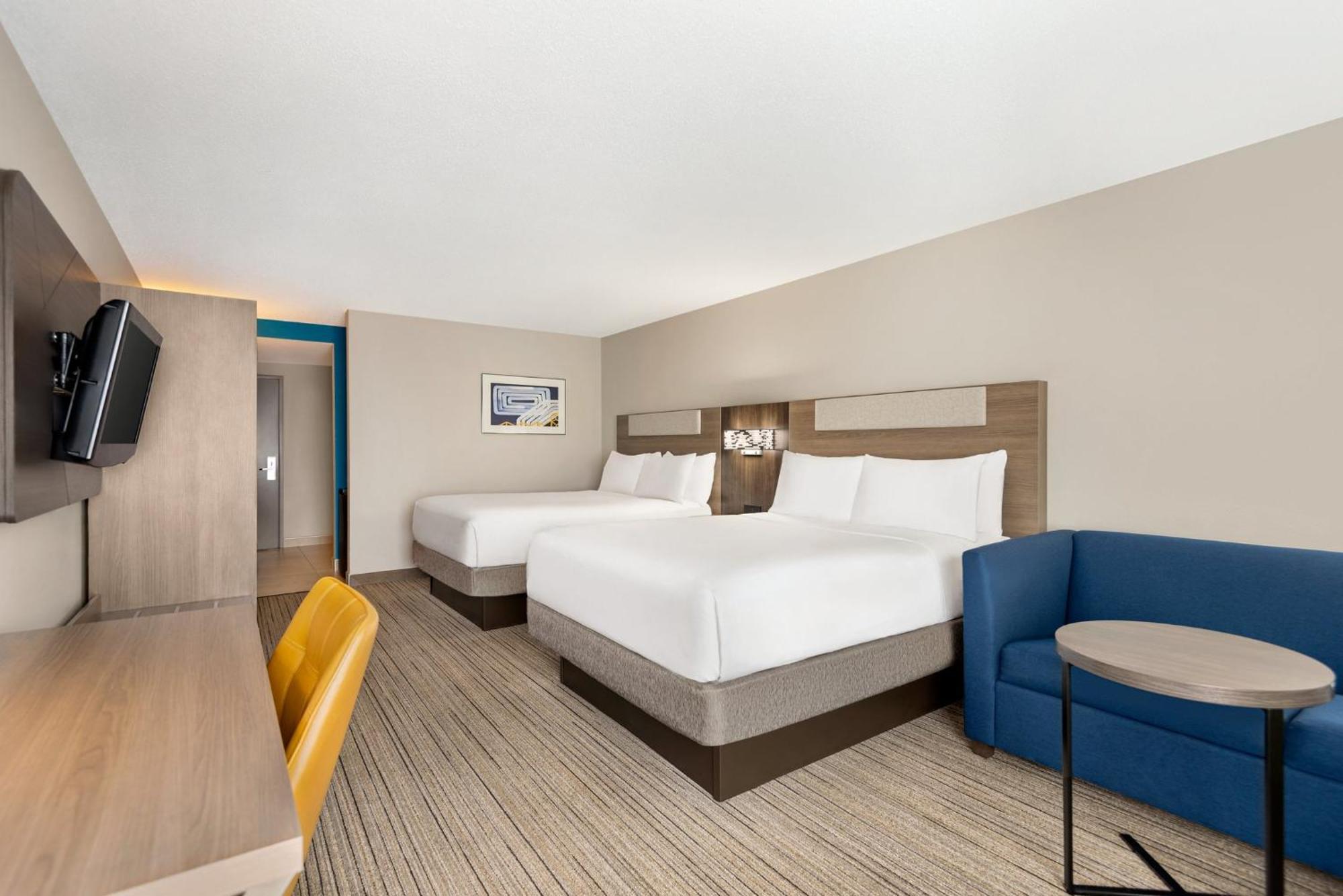 Holiday Inn Express Hotel & Suites Fredericksburg By Ihg Екстериор снимка