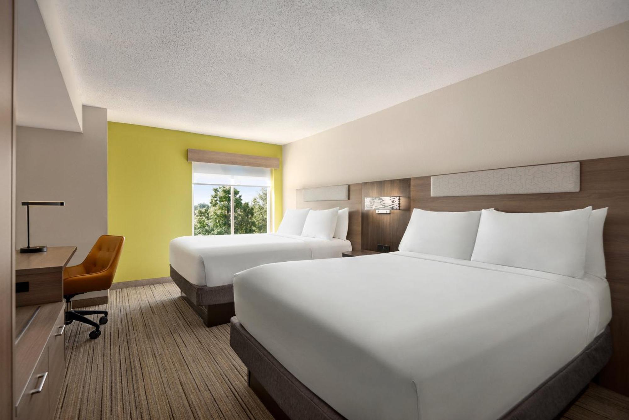 Holiday Inn Express Hotel & Suites Fredericksburg By Ihg Екстериор снимка