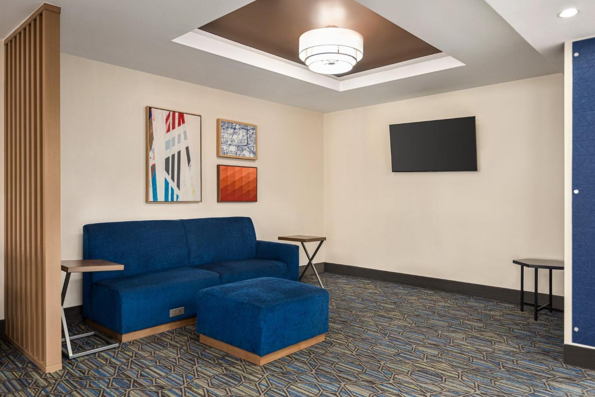 Holiday Inn Express Hotel & Suites Fredericksburg By Ihg Екстериор снимка