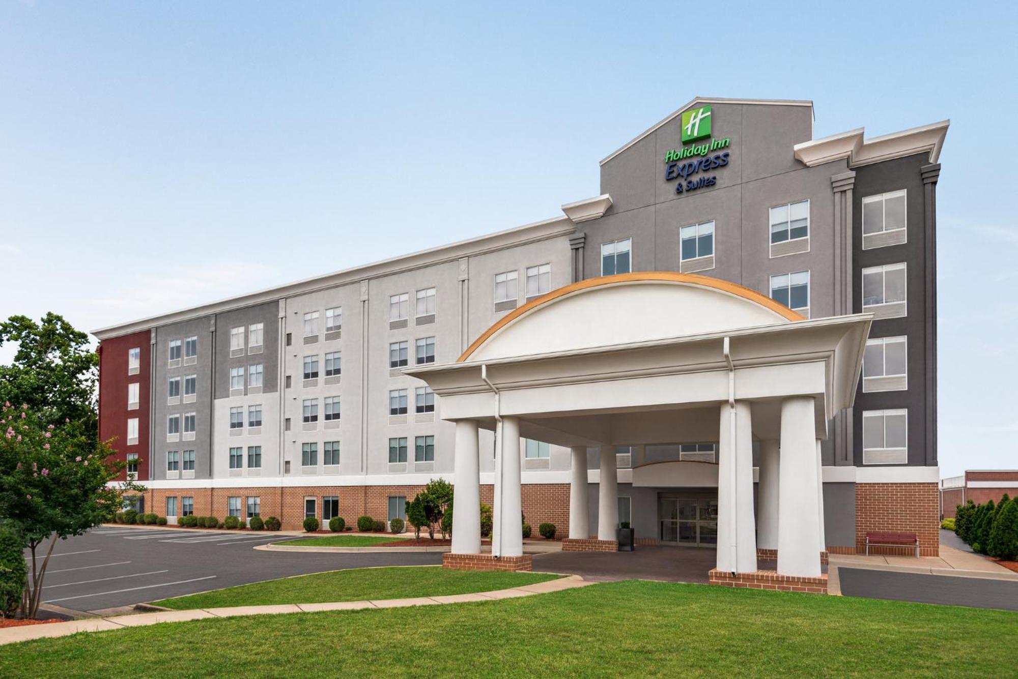 Holiday Inn Express Hotel & Suites Fredericksburg By Ihg Екстериор снимка