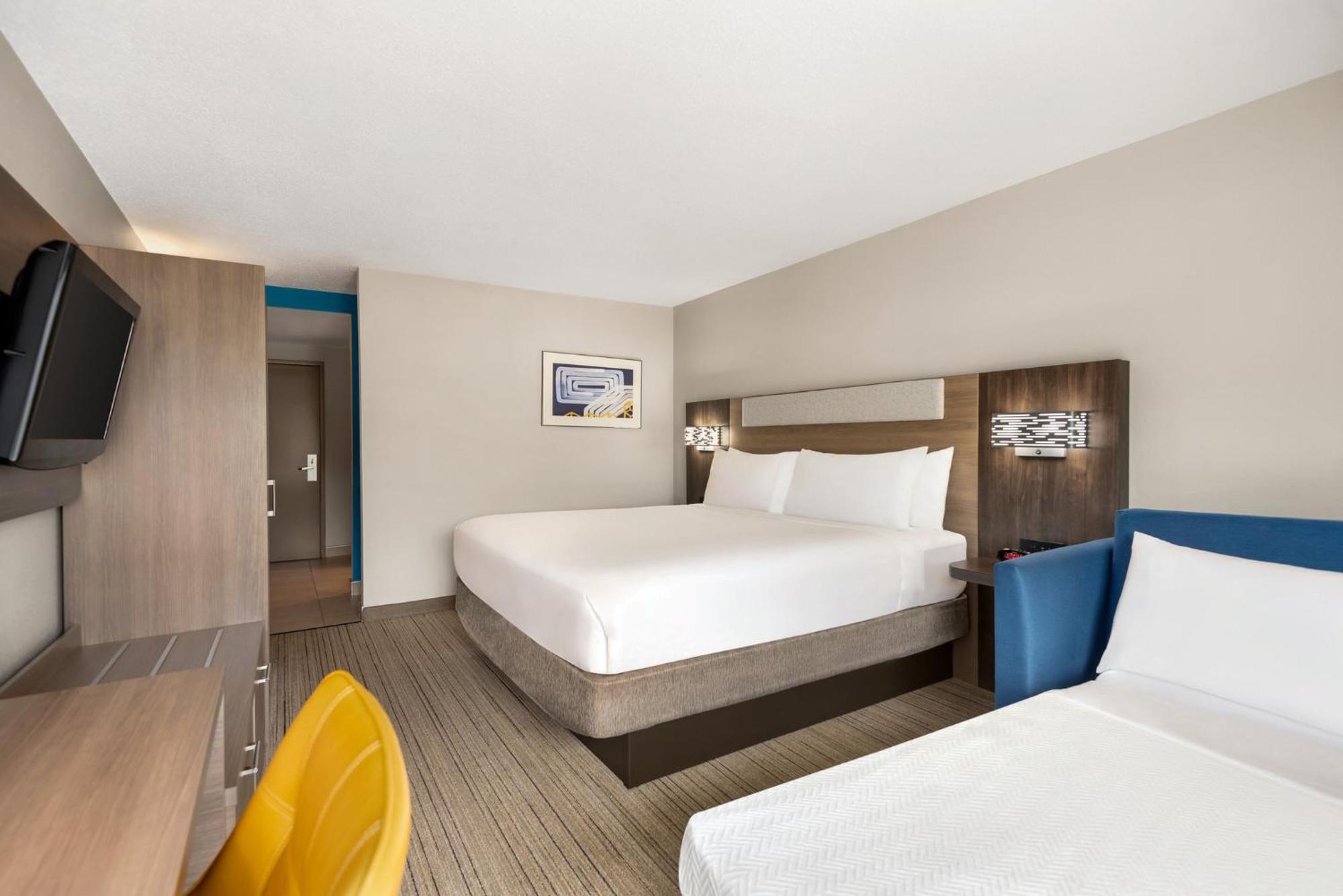 Holiday Inn Express Hotel & Suites Fredericksburg By Ihg Екстериор снимка