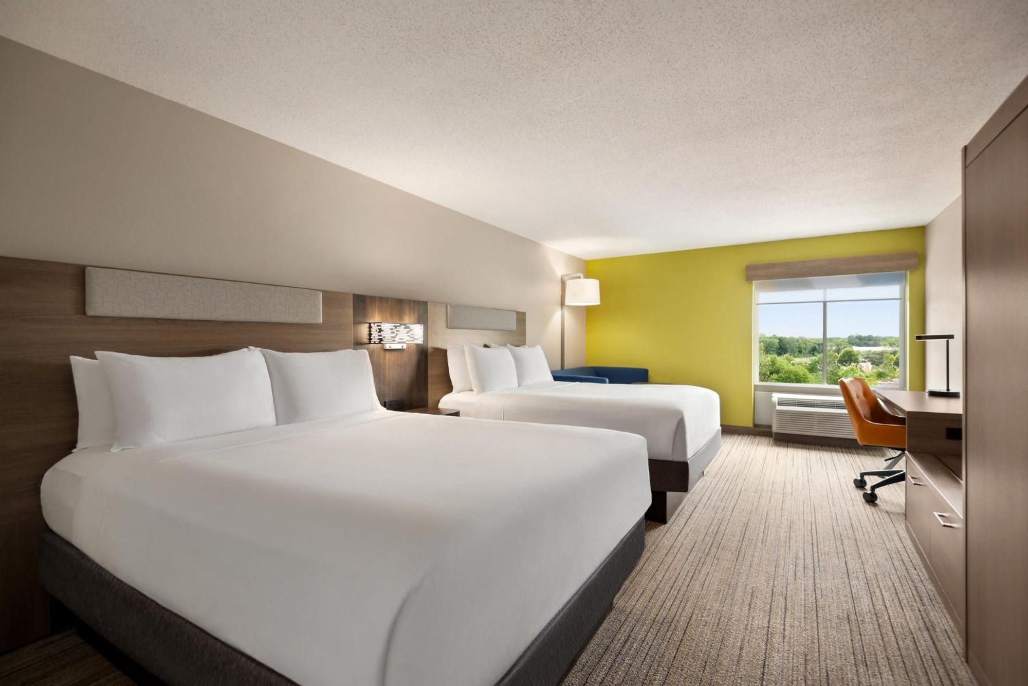 Holiday Inn Express Hotel & Suites Fredericksburg By Ihg Екстериор снимка